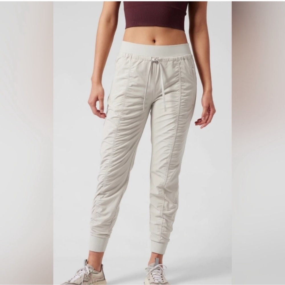 Like New Athleta Attitude II Pant in Beige Tan Joggers Ruched Women’s Size 10